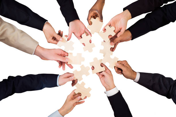 istock Businesspeople Hand Holding Jigsaw Puzzle 833063932