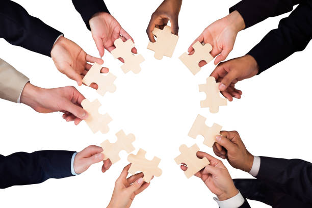 istock Businesspeople Hand Holding Jigsaw Puzzle 833063936