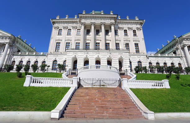 istock Frontage view of the historical building in Moscow 833084150