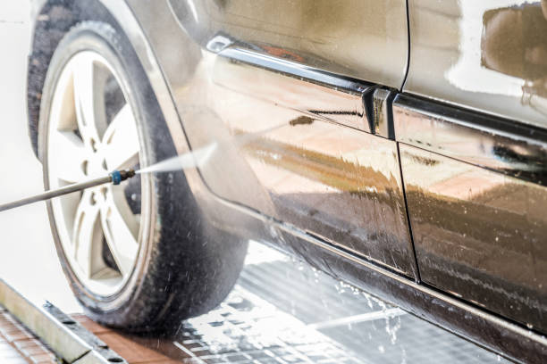 istock Cleaning car with high pressure water 833154238