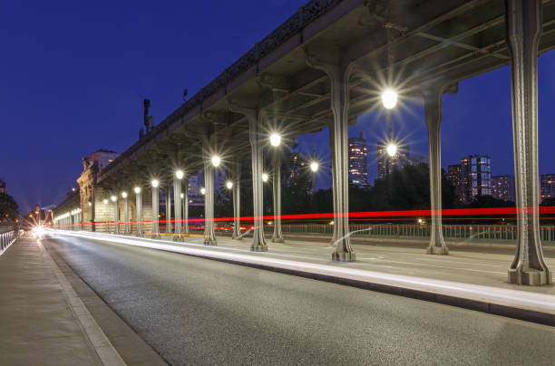 istock bridge Bir-Hakeim in Paris at night 833217964