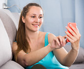 frau-mit-telefon.jpg?b=1&s=170x170&k=20&c=HSPaK9mtsv4xqc-c_QZHnC87SXn9AFXtd0AOdzRxSS8=