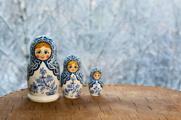 drei matreshka-puppen - russian nesting doll gender symbol human gender russian culture stock-fotos und bilder