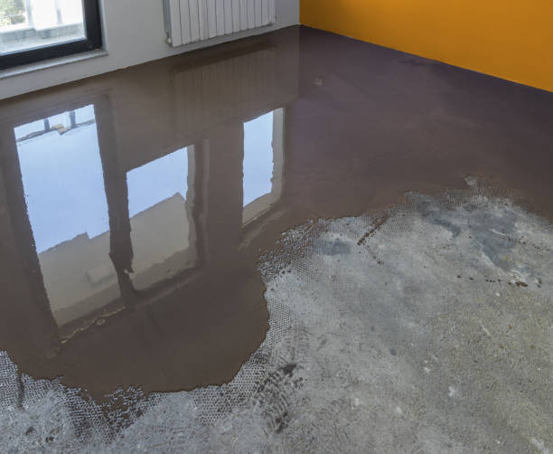 istock Apartment under construction. Application of self leveling screed over cement floor 833281172