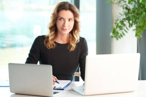 istock Calculating taxes 833292226