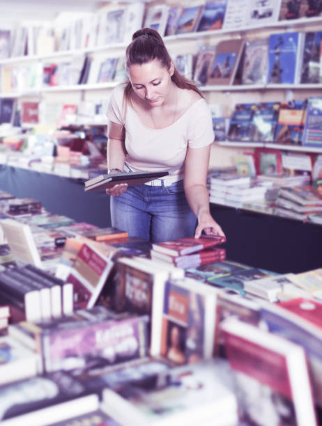 istock Woman buying textbooks 833292388