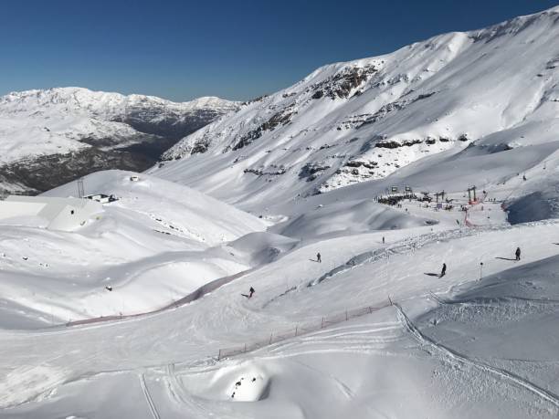 istock Snowflakes at a Ski Resort in Santiago, Chile 833292868