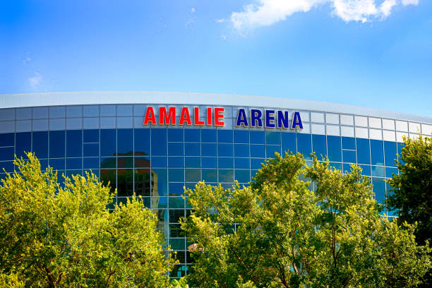 estádio de esportes amalie arena no centro de tampa fl, estados unidos da américa - sports venue - fotografias e filmes do acervo
