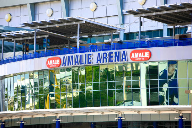 estádio de esportes amalie arena no centro de tampa fl, estados unidos da américa - sports venue - fotografias e filmes do acervo