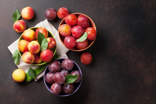 fresh ripe peaches - nectarine imagens e fotografias de stock