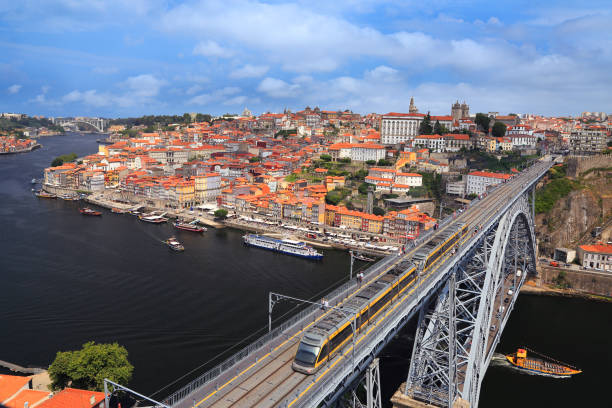 istock Porto skyline, Dom Luis I Bridge and Douro River 833394990