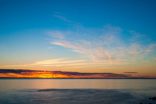 pôr do sol do oceano colorido - grand manan island - fotografias e filmes do acervo