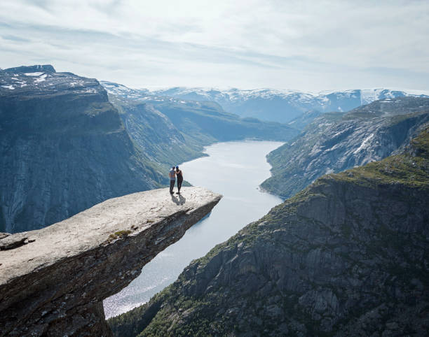 trolltunga에서 - park rock formation cliff rock 뉴스 사진 이미지