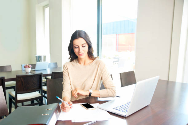 istock Businesswoman working in the office 833474560