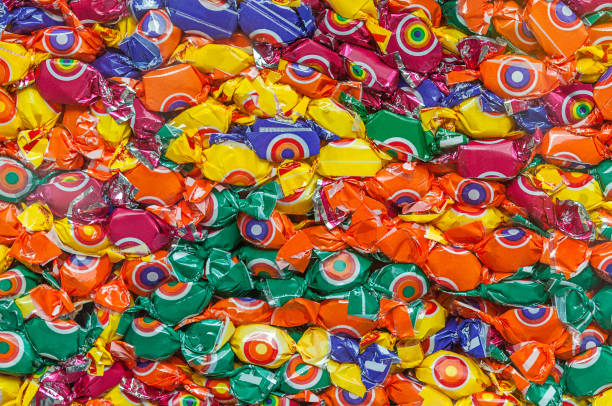счастливые ароматы - hard candy candy wrapped pick and mix стоковые фото и изображения