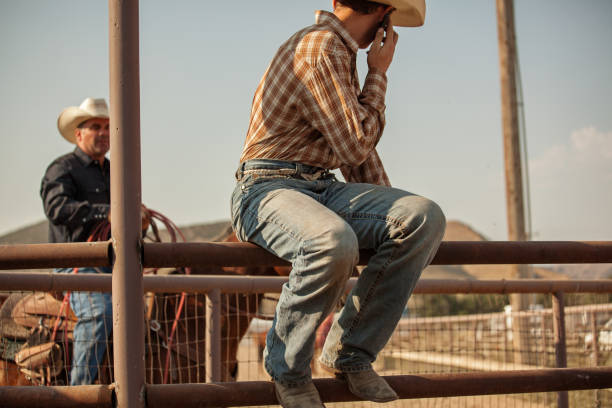 istock preparing to ride in the rodeo 833598068