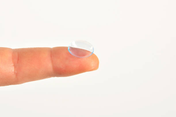 istock Finger With Contact Lens 833654166