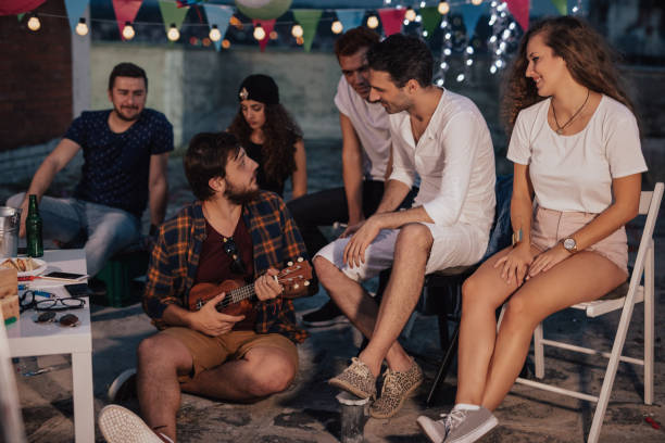 istock Listen to what I have to sing 833688228