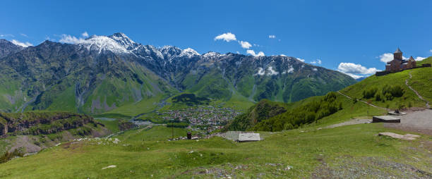gergeti trinity church - kazbek stock-fotos und bilder