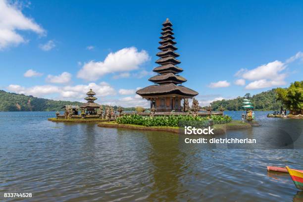 Foto de Pura Ulun Danu Bratan Em Bali Indonésia e mais fotos de stock de Amor - Amor, Arquitetura, Asiático e indiano