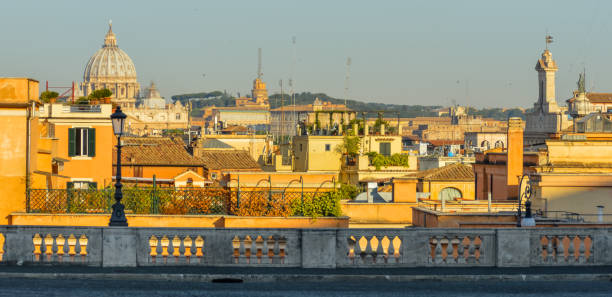 widok na rzym, włochy - balcony rome window ornate zdjęcia i obrazy z banku zdjęć