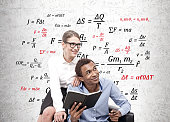 afrikaner-und-blonde-frau-physik-formeln.jpg?b=1&s=170x170&k=20&c=ORHhM4JZT3uzR4J0xKiCro8AoCyt5GRXMCbzvn3m5BA=