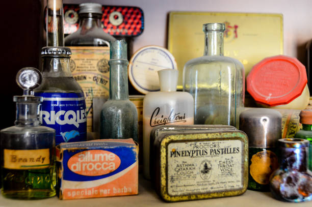 istock Retro household products 834164102