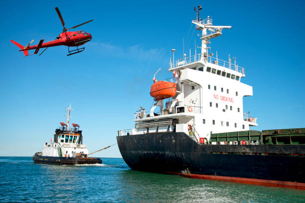 rettungsdienst für bootsunglück - tugboat towing nautical vessel industrial ship stock-fotos und bilder