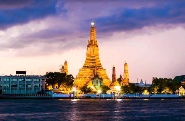 istock Prang Wat Arun Temple at twilight in bangkok Thailand. 834415290