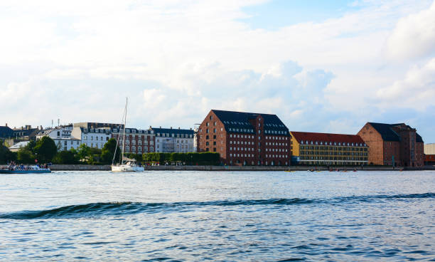istock Old and modern architecture on a canal bank in Copenhagen 834670358