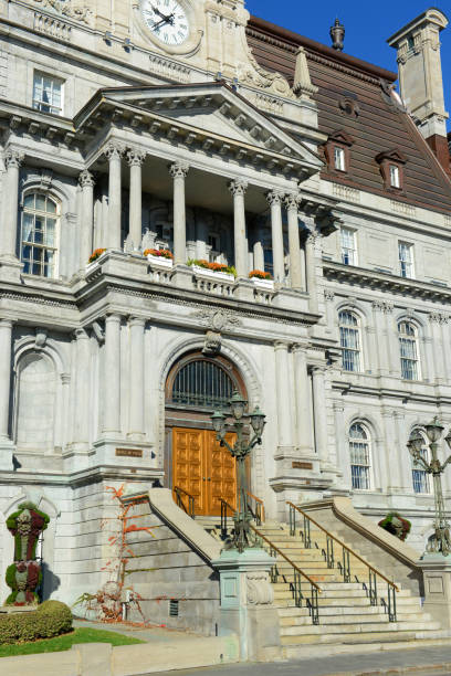 montreal city hall, kanada - rathaus von montréal stock-fotos und bilder