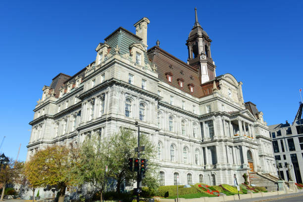 montreal city hall, kanada - rathaus von montréal stock-fotos und bilder