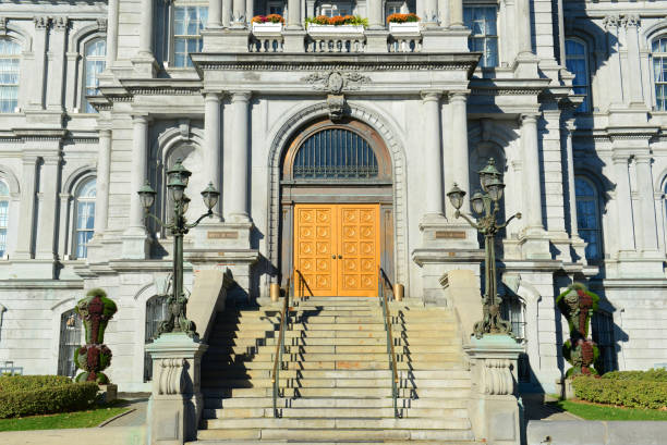 montreal city hall, kanada - rathaus von montréal stock-fotos und bilder