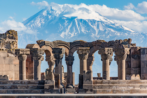 Ruinas del templo de Zvartnos en Ereván, Armenia photo