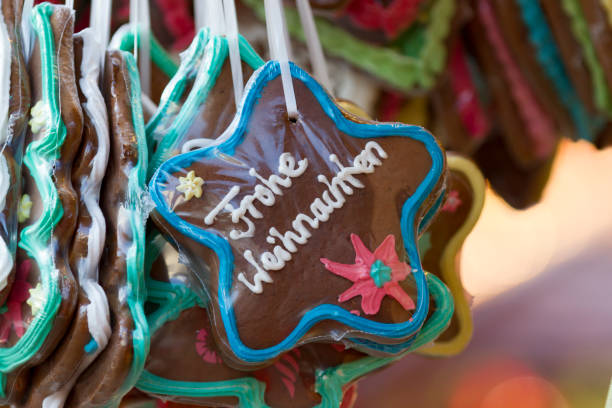 istock Gingerbread Hearts on german christmas market 834818902