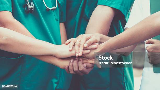 Ärzte Und Krankenschwestern Hände Zu Koordinieren Konzeptteamwork Stockfoto und mehr Bilder von Krankenpflegepersonal
