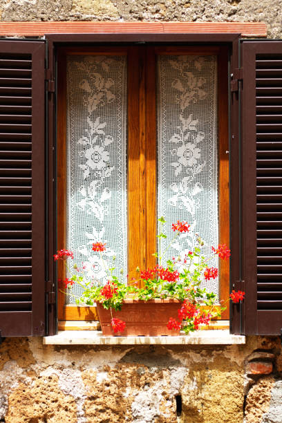 istock Sovana, Tuscany, Italy: Window, Lace Curtains, Red Geraniums 834873074