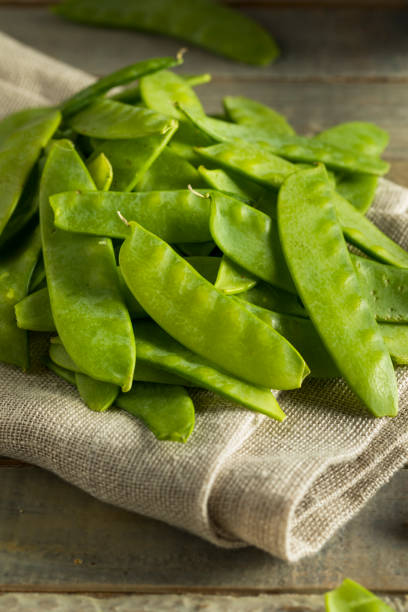 istock Raw Green Organic Snow Peas 834877026
