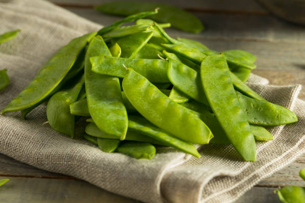 istock Raw Green Organic Snow Peas 834891902