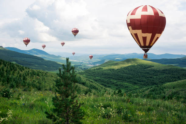 туристический воздушный шар - china balloon стоковые фото и изображения