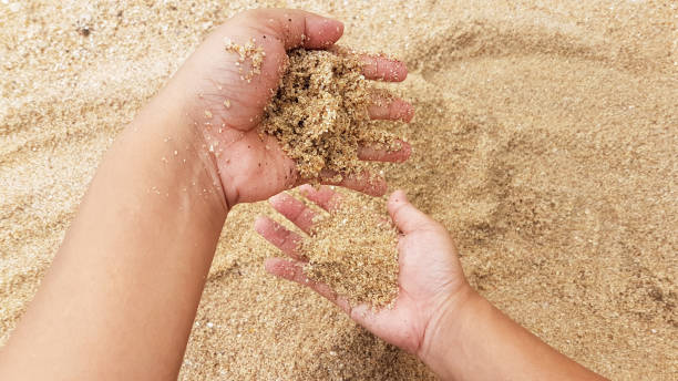 istock Man's upper hand throwing the sand on lower hand 835139012