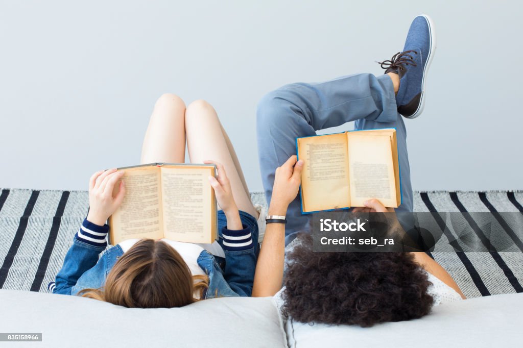 Lesebuch für junge Leute - Lizenzfrei Lesen Stock-Foto