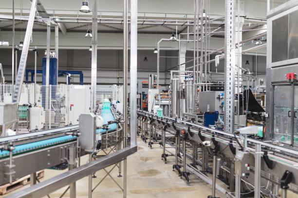 istock Water bottling factory 835172550