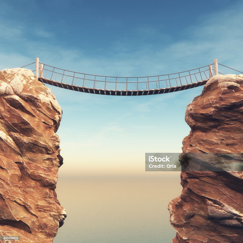 Alte Brücke über zwischen zwei großen Felsen - Lizenzfrei Brücke Stock-Foto