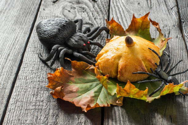 panini di zucca dolci fatti in casa per halloween - healthy eating cake halloween seed foto e immagini stock