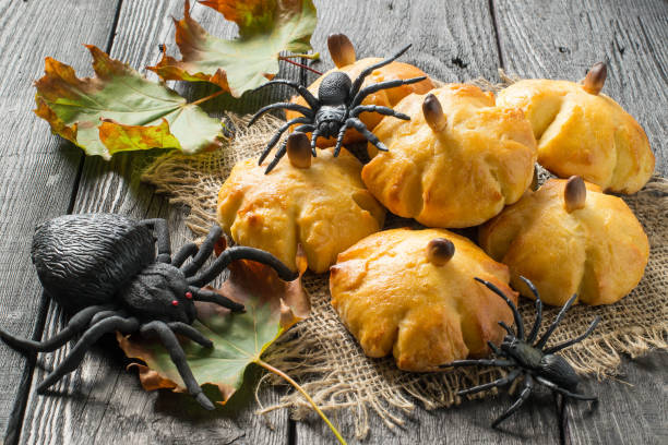 panini di zucca dolci fatti in casa per halloween - healthy eating cake halloween seed foto e immagini stock