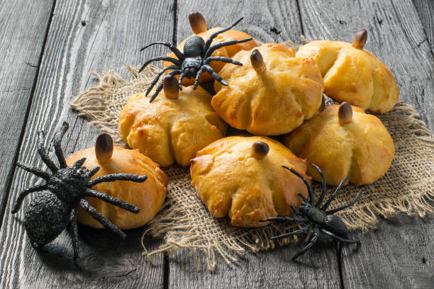 bolinhos de abóbora doces caseiros para halloween - healthy eating cake halloween seed - fotografias e filmes do acervo