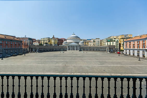 неаполь - piazza del plebiscito стоковые фото и изображения