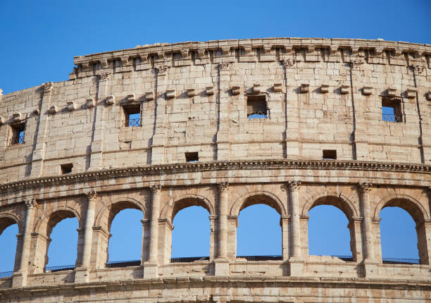 koloseum na tle błękitnego nieba - travel tourist roman forum rome zdjęcia i obrazy z banku zdjęć