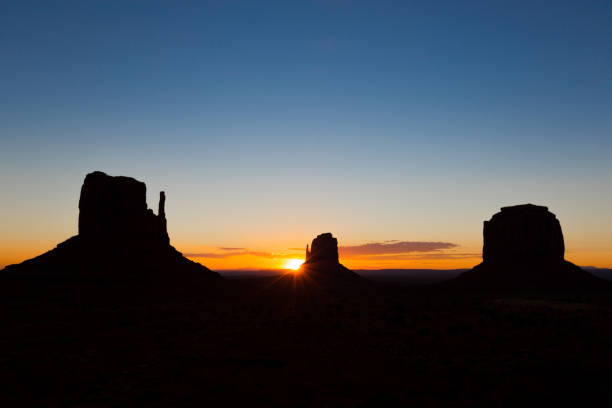 istock Sunrise at the Monumant Valley 835419278